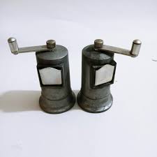 Vintage Cooks Club Metal Salt & Pepper Grinders Spice Mills ...