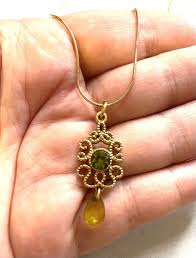 2.272 Vintage necklace, gold tone, chain, artglass pendant ...