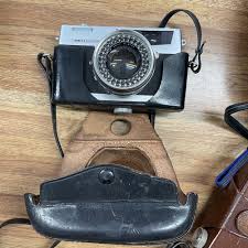 MIX100 Petri 7s Camera w Case | Dothan Mercantile