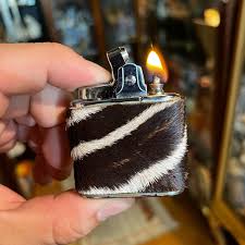 Just added some 1950/1970s lighters to the site! 🥀 #sadheartvintage #vintage #lighter #rose