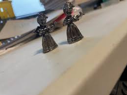 袖珍迷你實心合金小提琴手(天使翅膀), 書籍、休閒與玩具, 文具 ...