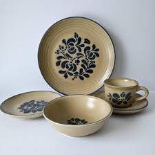 Vintage Pflatzgraff Folk Art Dinnerware: 21 Piece Set for 4 ...