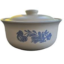Vintage Pflatzgraff Yorktowne 2 Qt. Round Covered With Lid ...