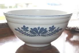 Vintage Pfaltzgraff Yorktown 1.5 Qt Ceramic Serving Bowl ...