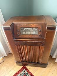 Who works on vintage radios or turntables?