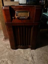Full sized stained wood antique radio in used condition will ...