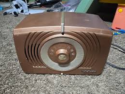 Vintage RCA Victor X-551 AM Radio Powers Bronze Case - works ...