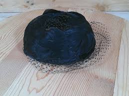 VTG 40s black velvet pill box hat Mesh Net Veil feathers Funeral Gatsby Party | eBay