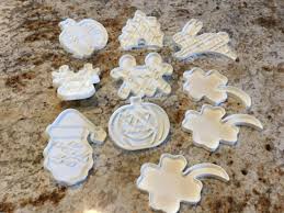 Lot 10 Vintage TUPPERWARE Cookie Cutters, All holidays in ...