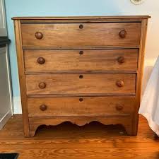 UBB415 Antique Pine Four Drawer Dresser | EstateSales.org