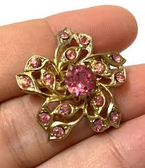 4.678 Vintage brooch, gold tone, pink crystals, Coro | eBay