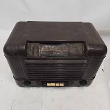 1943 Coronado Model 43-8351 Push Button 6 Tube AM Radio ...