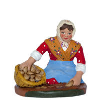 Woman picking potatoes 7cm