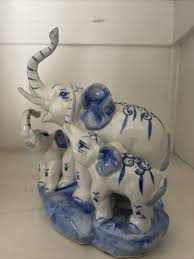 VTG Elephant figurine With iridescent glaze & gold toenails Excellent Con | eBay