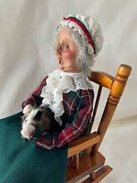 Byers Choice Mrs Claus on Rocking Chair holding Calico Cat w/ Green Blanket | eBay