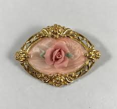 Avon “victoria Rose” Brooch/ Pin - Gold-tone Oval Frame With ...