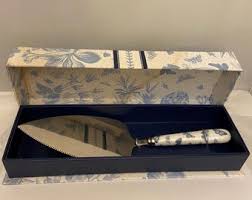 Vintage Old Foley James Kent Ltd. Cake Slice ,white With Beautiful Roses and Gold Floral Decorations. Made in Staffordshire, England. - Etsy Canada