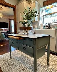 Entertaining wasn't an afterthought in Lauren Buxbaum Gordon's home, it was the starting point. Her kitchen and dining room seen here.