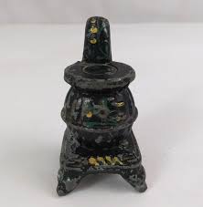 Vintage Cast Iron Pot Belly Wood Stove Salt & Pepper Shakers ...