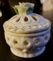 Porcelain Off-White Round Trinket/Potpourri Box & Lid w/Rose ...