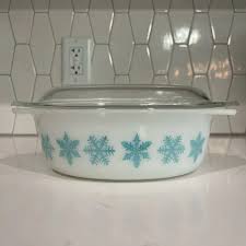 Pyrex | Kitchen | Pyrex White And Blue Bakeware Casserole ...