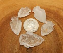 Crystal Quartz Arrowhead (10BROWNSHELF-06) – Rock Paradise
