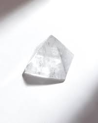 Clear Vision Crystal Quartz Pyramid – Luna Norte
