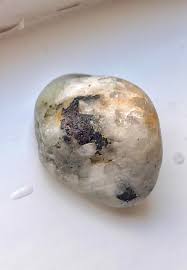 What's the purple mineral in this piece of quartz? : r ...