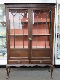 Lot - EDWARDIAN 2 DOOR DISPLAY CABINET, ON QUEEN ANNE LEGS ...