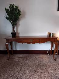 Entryway/ Sofa Table Queen Anne Style Thomasville Furniture Fisher Park Collection for Sale in Garfield Heights, OH - OfferUp