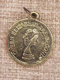 Vintage Necklace Pendant Faux Coin Gold Tone Metal Queen ...