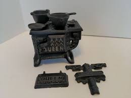 Vintage Queen Small Salesman Sample Doll House Cast Iron Stove & Accessories | eBay