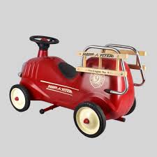 Sold at Auction: Vintage Radio Flyer Fire Engine No. 9