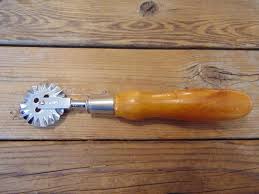 Vintage 1960's Pie Crimper & Sealer and Pastry Wheel With ...