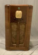 Sold at Auction: 1937 WESTINGHOUSE WR-326 "MAGIC EYE" FLOOR RADIO
