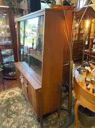 Mid 20th Century Stanley Mid-Century China Cabinet | Chairish