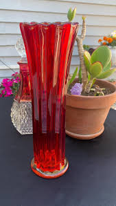 Beautiful Vintage Amberina Ruby Red Glass Vase Heavy Thick Glass Paneled 13 1/2" Tall Flower Vase - Etsy India