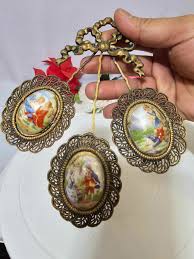 RARE Vtg Goldtone Wall hanging Home decor porcelain courting couple filigree | eBay