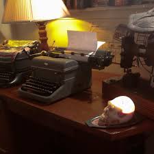 Desk for my spooky writings : r/typewriters