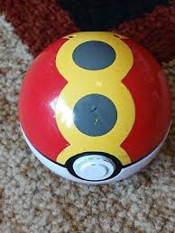 Pokemon Clip N Go Belt with 4 Pokemon Balls + 2 More items ...