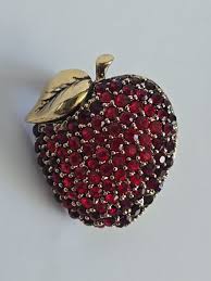 VINTAGE MONET GOLD TONE RED RHINESTONES APPLE BROOCH PIN | eBay