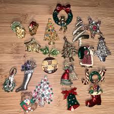Brooches Lot 19 Vintage Christmas Monet Art Weiss Avon Rhinestone Santa Joy | eBay