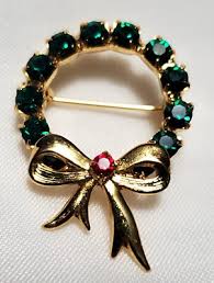 VTG Wreath Goldtone Green Red Glass Rhinestone Studded ...