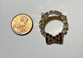 Vintage Dainty Christmas Wreath Gold t Green Red Rhinestones ...