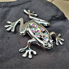 Frog Rhinestone Magnetic Brooch – QB's Magnetic Creations