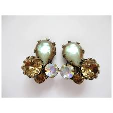 Regency Rhinestone Sapherite Sappharine Brooch Clip On Earrings . For Sale at Ruby Lane