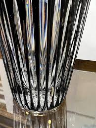 Schwarze Vase aus handgeschliffenem Bleikristall von Caesar Crystal Bohemiae Co. Tschechische Republik bei 1stDibs Deutschland