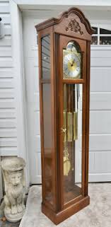 Vintage Howard Miller Traditional Style Grandmothers Clock ...