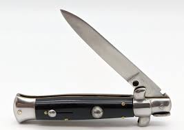 Sold at Auction: B Rostfrei Black Synthetic Switchblade