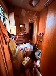 Kenny Burgos on X: "You think yesterday's apartment is a rare scenario? Nope Another owner sent me this $692/mo apartment in SoHo — the tenant sadly passed away and now this unit